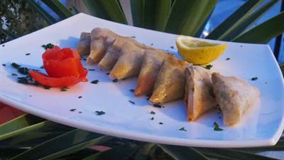 Brick tunisien au four en forme de Samssa à la ricotta thon et fromage بريك تونسي