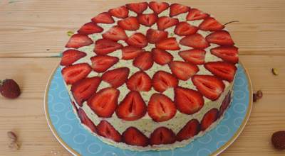 Délicieuse recette du Fraisier à la crème mousseline (à la pistache)