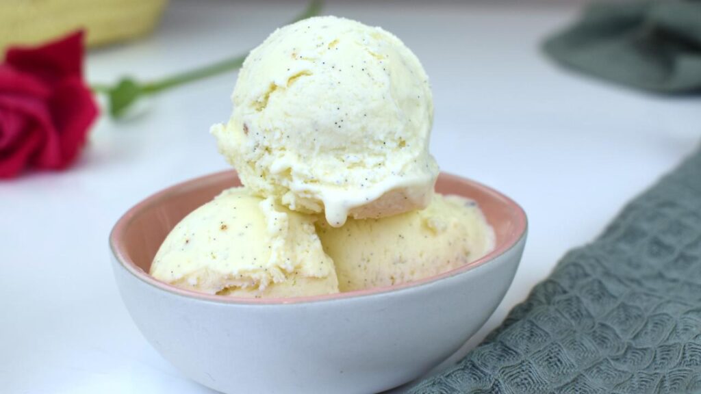 Glace à la vanille sans sorbetière – Crémeuse, facile et irrésistible