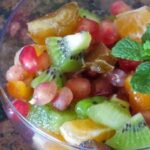 Salade de fruits d’automne : grenade, Kiwi, dattes, oranges