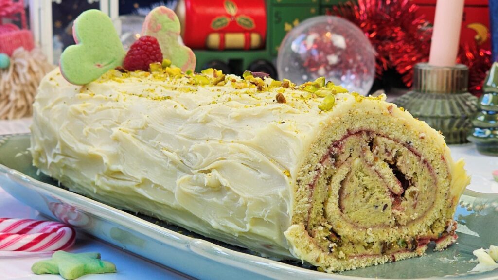 Bûche roulée Pistache – Framboise | Simple, légère et irrésistible